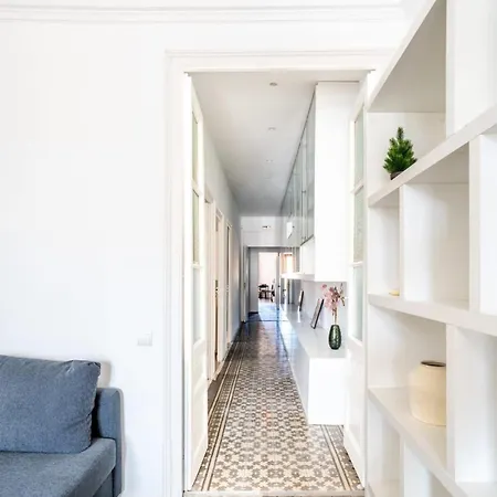 Apartment Gran Via Historic Catalan 4bd Only For Families Or Business Groups *