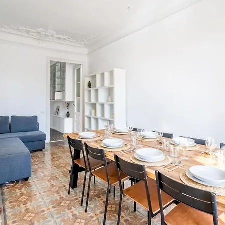 Apartment Gran Via Historic Catalan 4bd Only For Families Or Business Groups